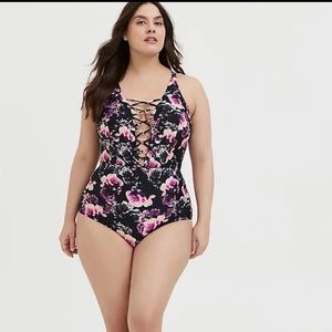 TORRID BLACK FLORAL DEEP-V LATTICE WIRELESS ONE-PIECE SWIMSUIT size 2